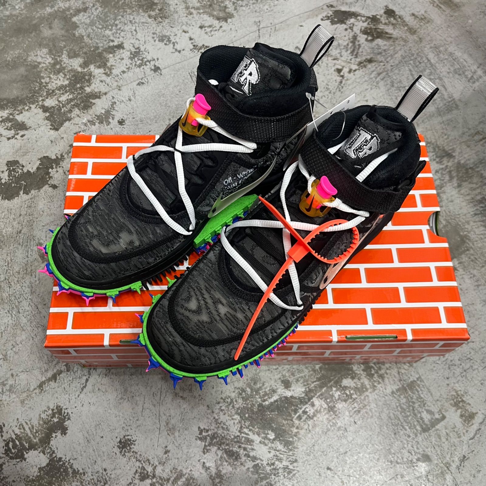 未使用品 Off-White × Nike Air Force 1 Mid  