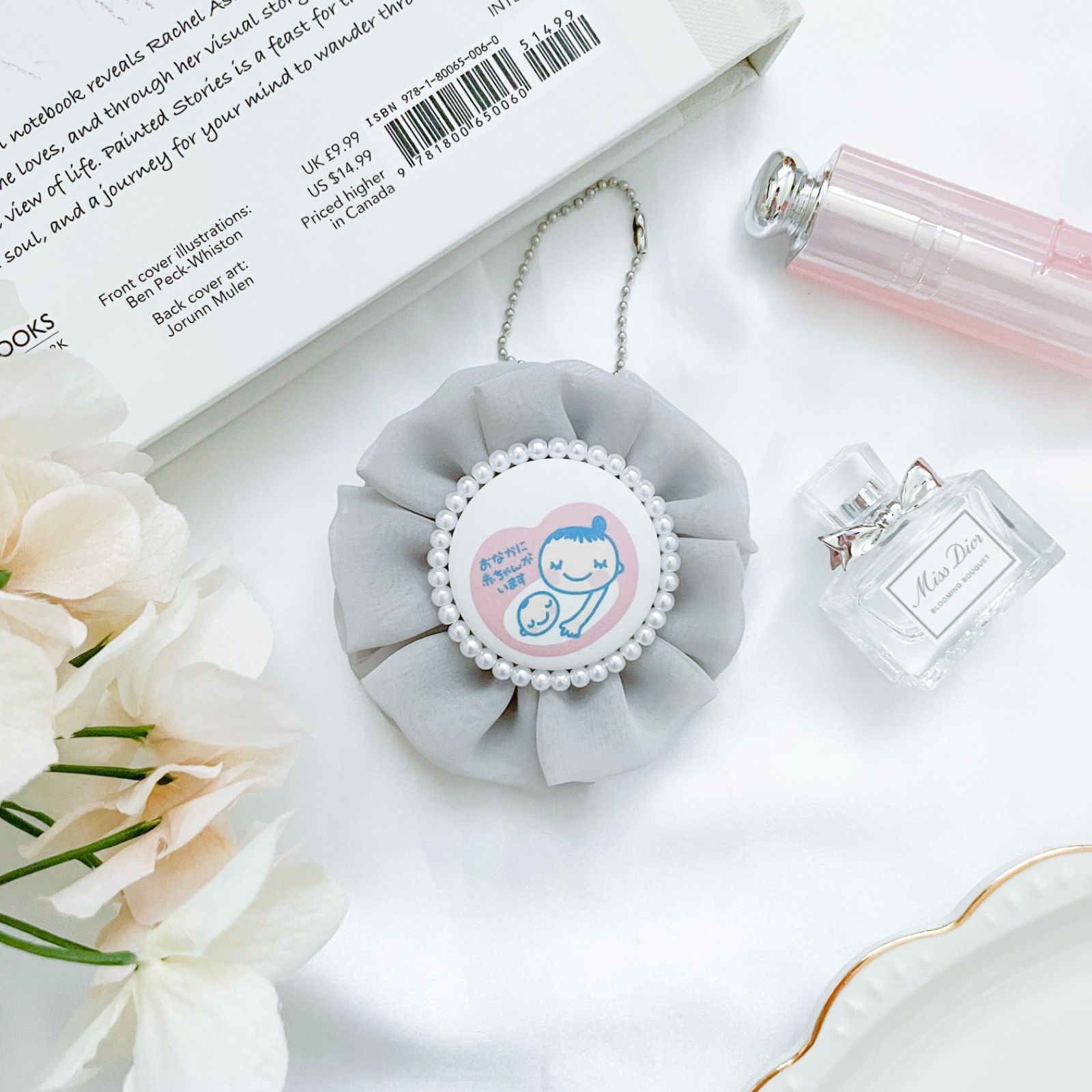 ふわふわ可愛いシフォンのマタニティロゼット♡ 両面パール付きマタニティマーク♡グレー ♡ おなかに赤ちゃんがいます メルカリShops