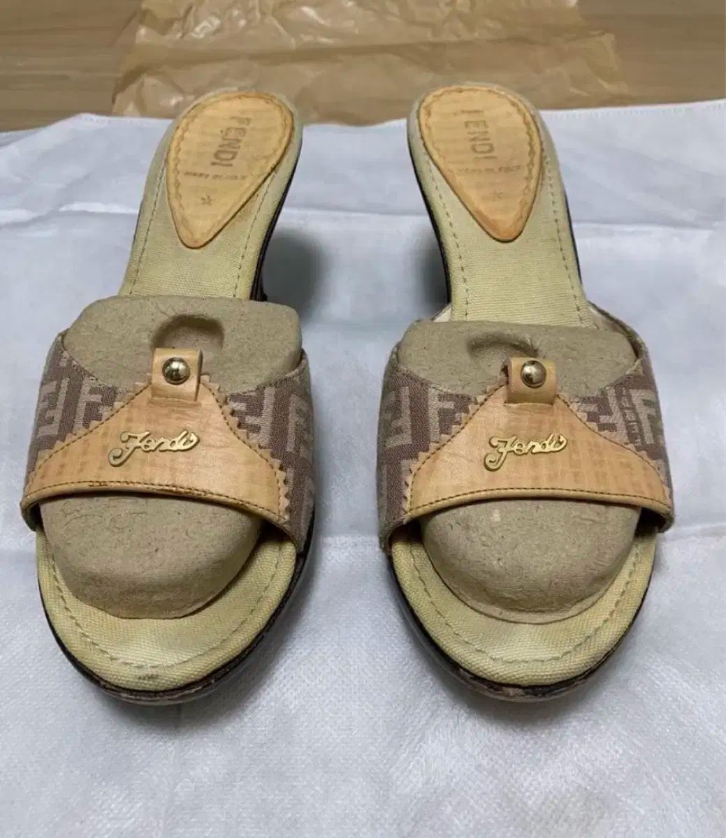 FENDI フェンディ ファブリック サボ スリッパ