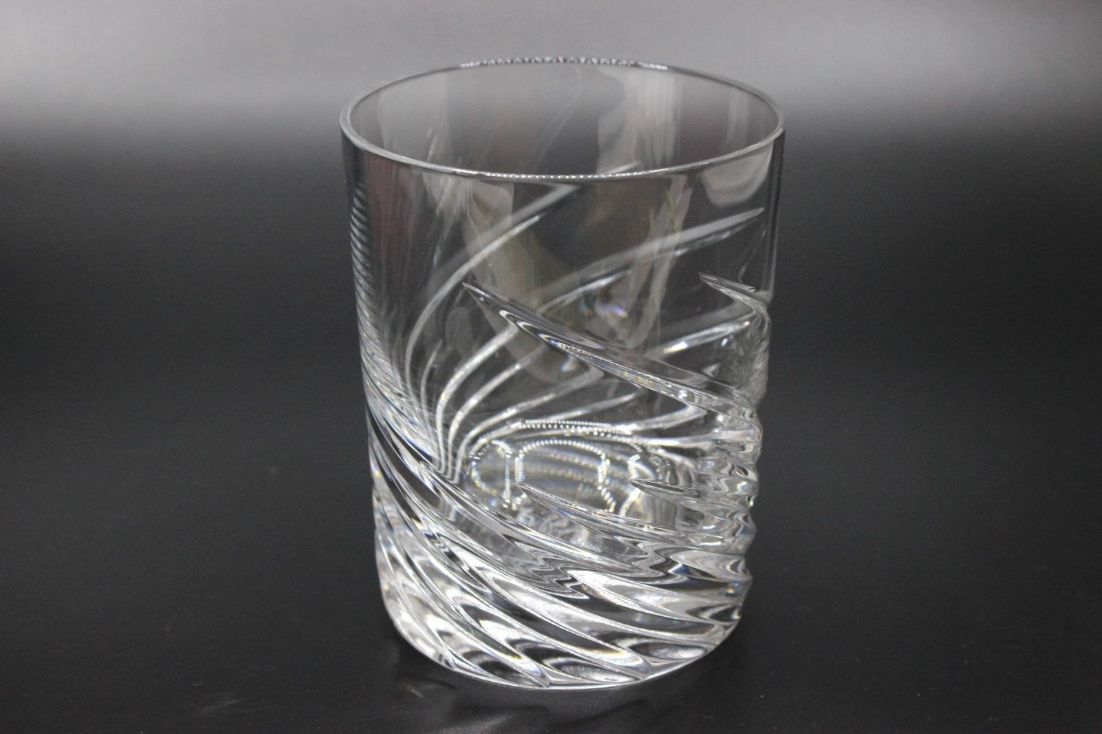 バカラ　Baccarat ARIK LEVY スピングラス Amazon.co.jp: Baccarat バカラ アンタンジブルスピン ARIK LEVY