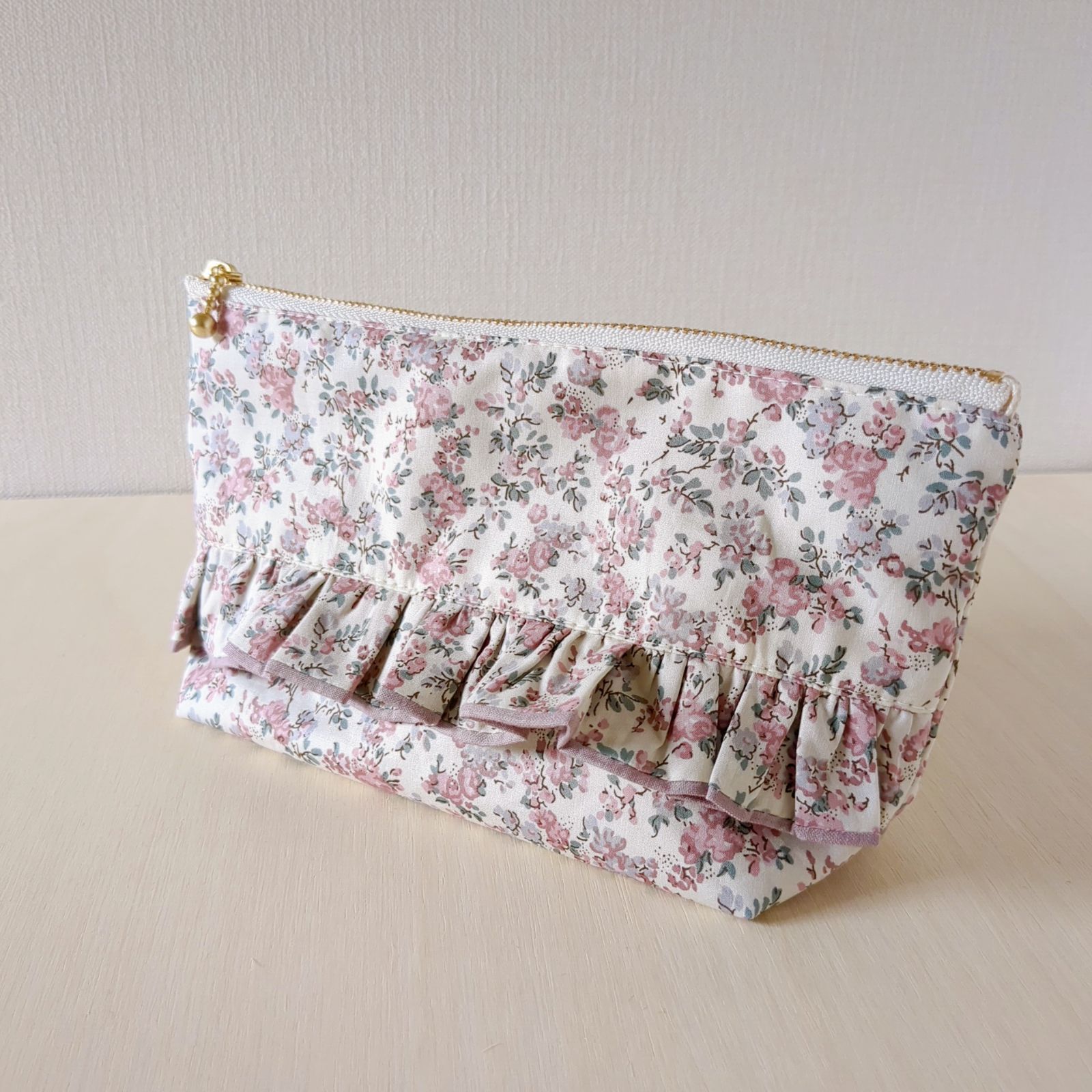 ムーンモス✩.*˚フリルバッグ ポーチ リバティ ムーンモス使用 たっぷりフリルのマチ付きポーチ
