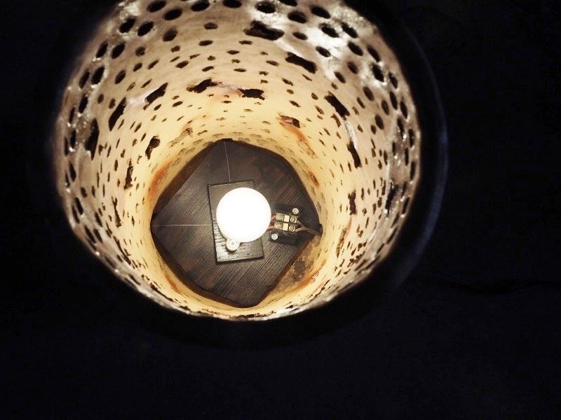 陶器製の円柱フロアスタンド