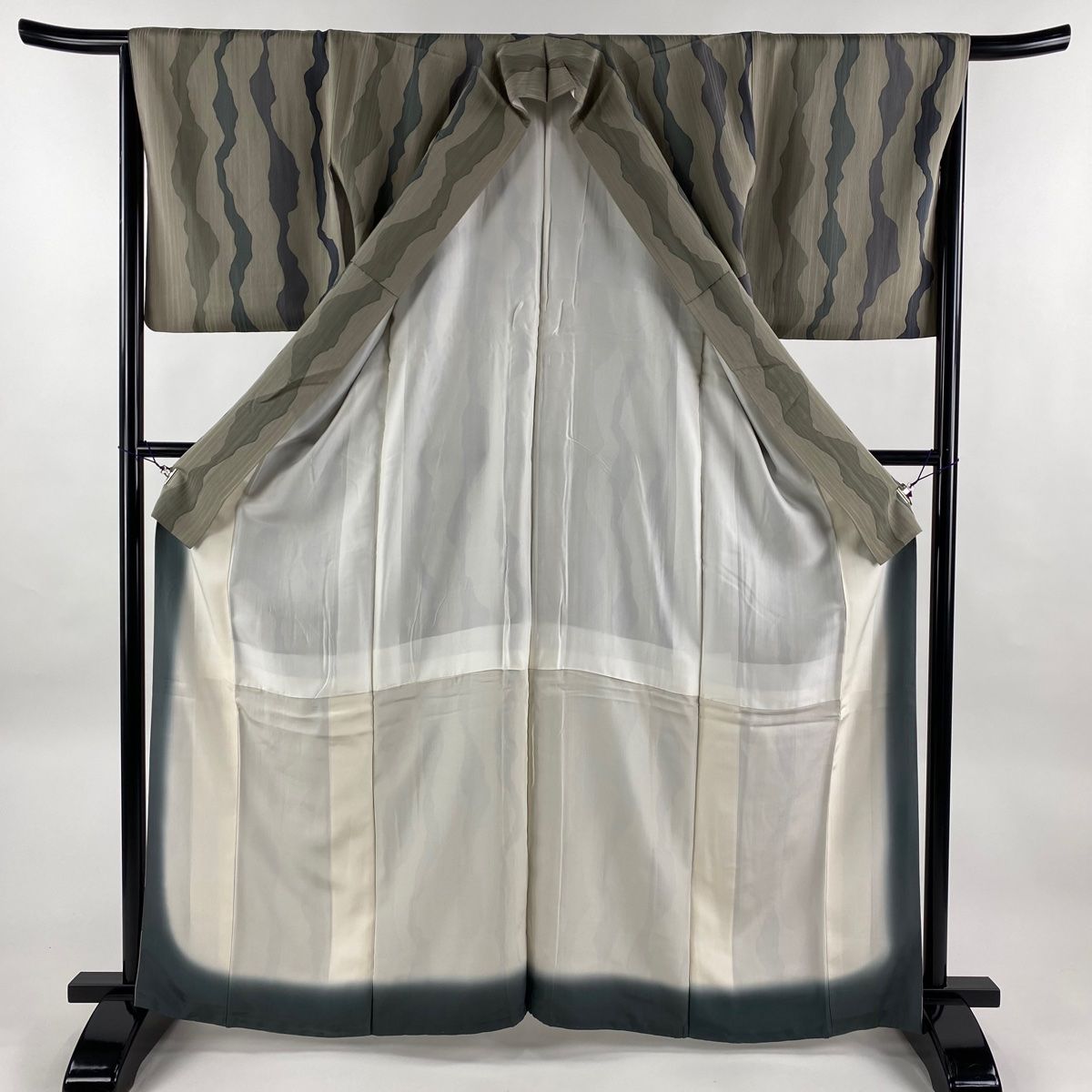 付下げ柄 総絞り着物 正絹 黒色 流水柄 袷 バチ衿 カジュアル 仕立て