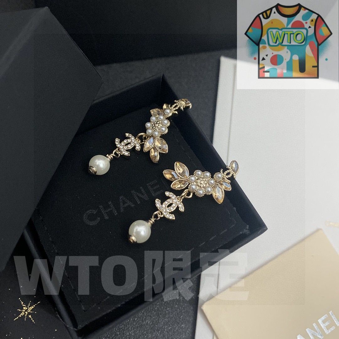 今日WTO】Chanel 花柄 真珠 葉 クリスタル ピアス ダブル C