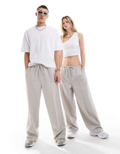 【送料無料】 コルージョン レディース カジュアルパンツ ボトムス COLLUSION Unisex formal joggers in gray stripe Gray