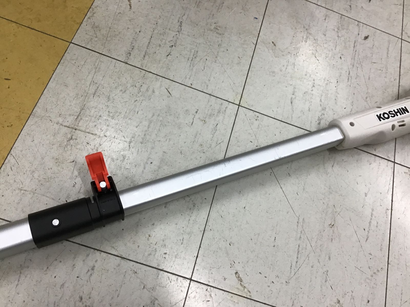 ●工進 充電式伸縮ポールチェーンソー