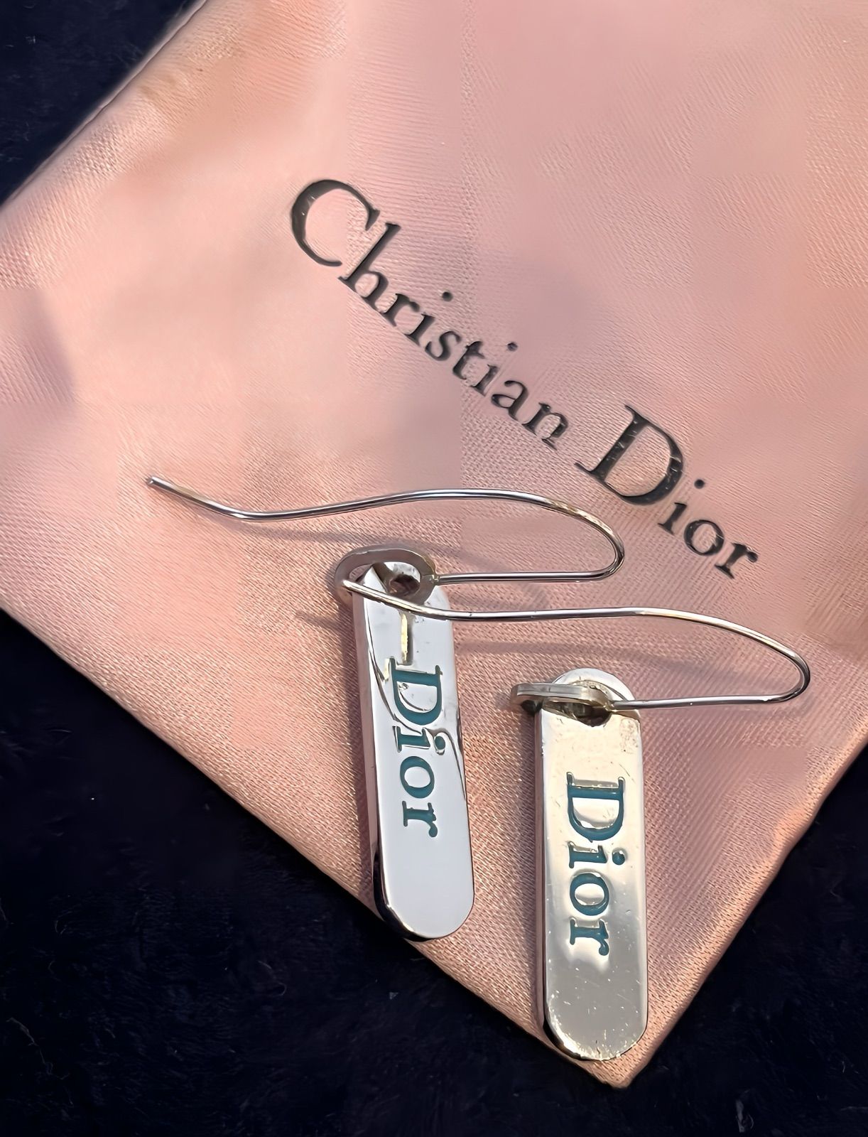 24時間以内発送】Diorディオール ピアス シルバーロゴプレート 
