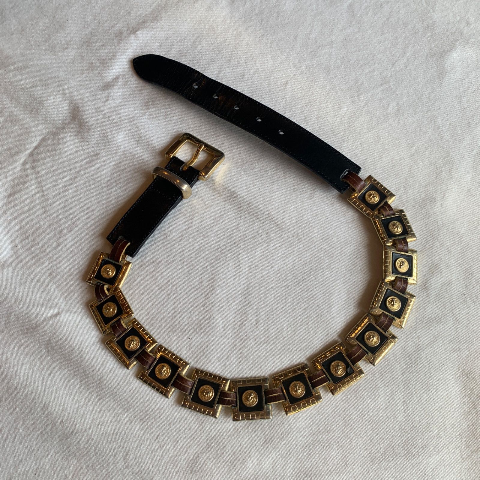 VERSUS Versus Versace ヴェルサス ヴェルサーチェ デザインベルト ゴールド チェーン 小さめサイズ アクセサリーとしても◎