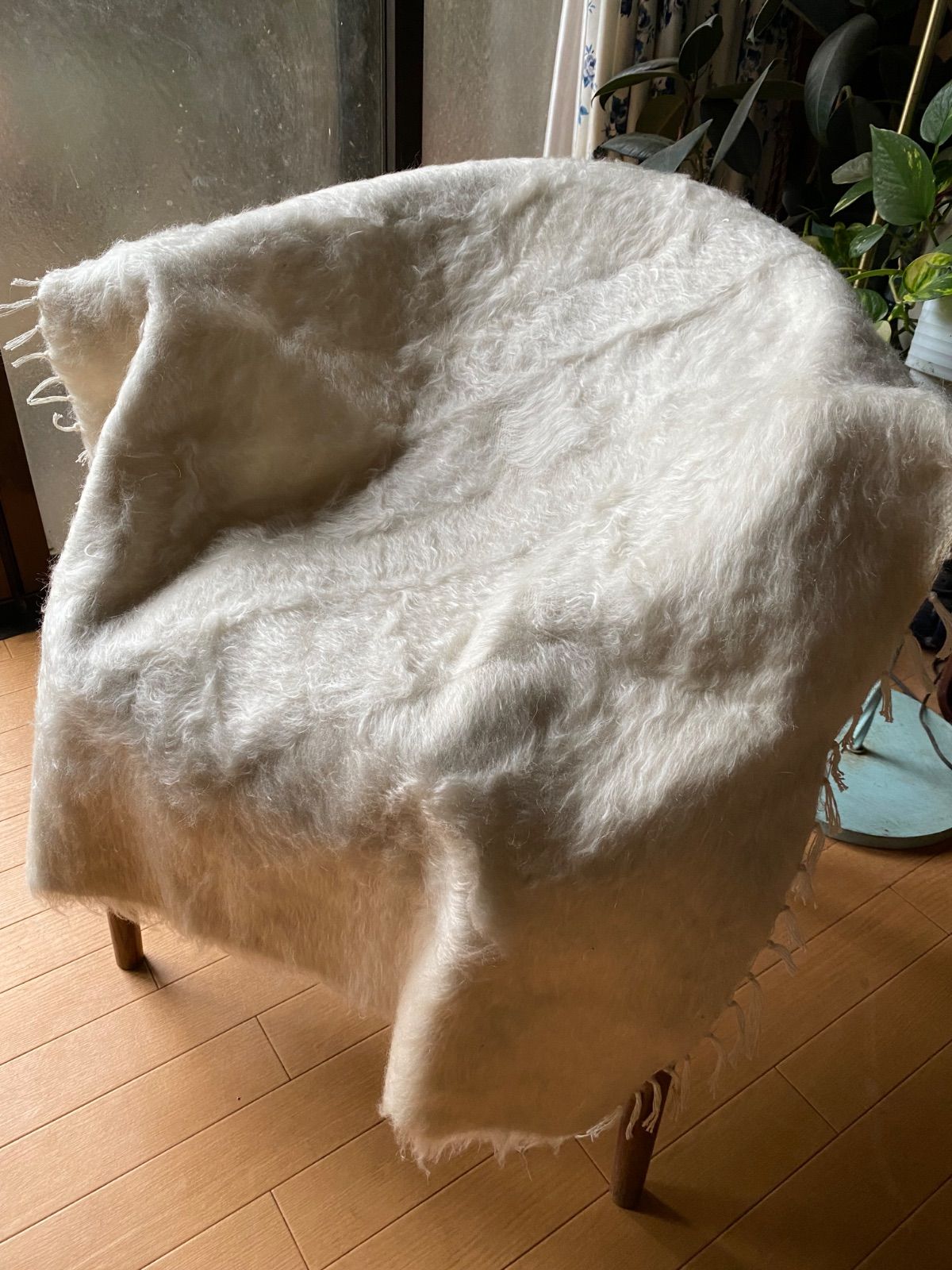 の新しい白ねシイルトバッタニイェ最後の一枚 サイズにもなる大きめの膝掛けサイズ最後一枚につき割引価格お早めに