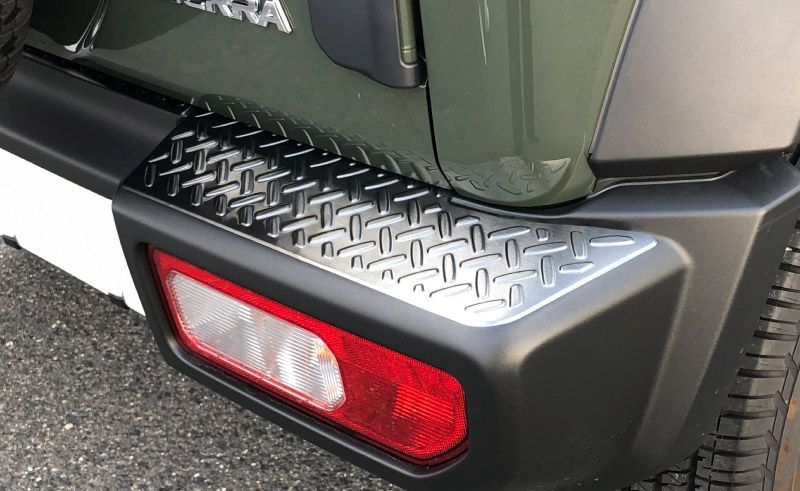 サムライプロデュース スズキ ジムニーシエラ JB74W ジムニーノマド JC74W リアバンパープレート 縞鋼板柄 3P ブラックヘアライン FFCRYSTALESIA_COM