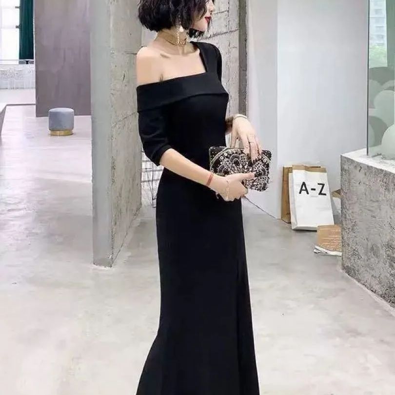 シンプルな大胆スリットロングドレス！結婚式やパーティーに最適！ 新品未使用シンプルな大胆スリットロングドレス結婚式や