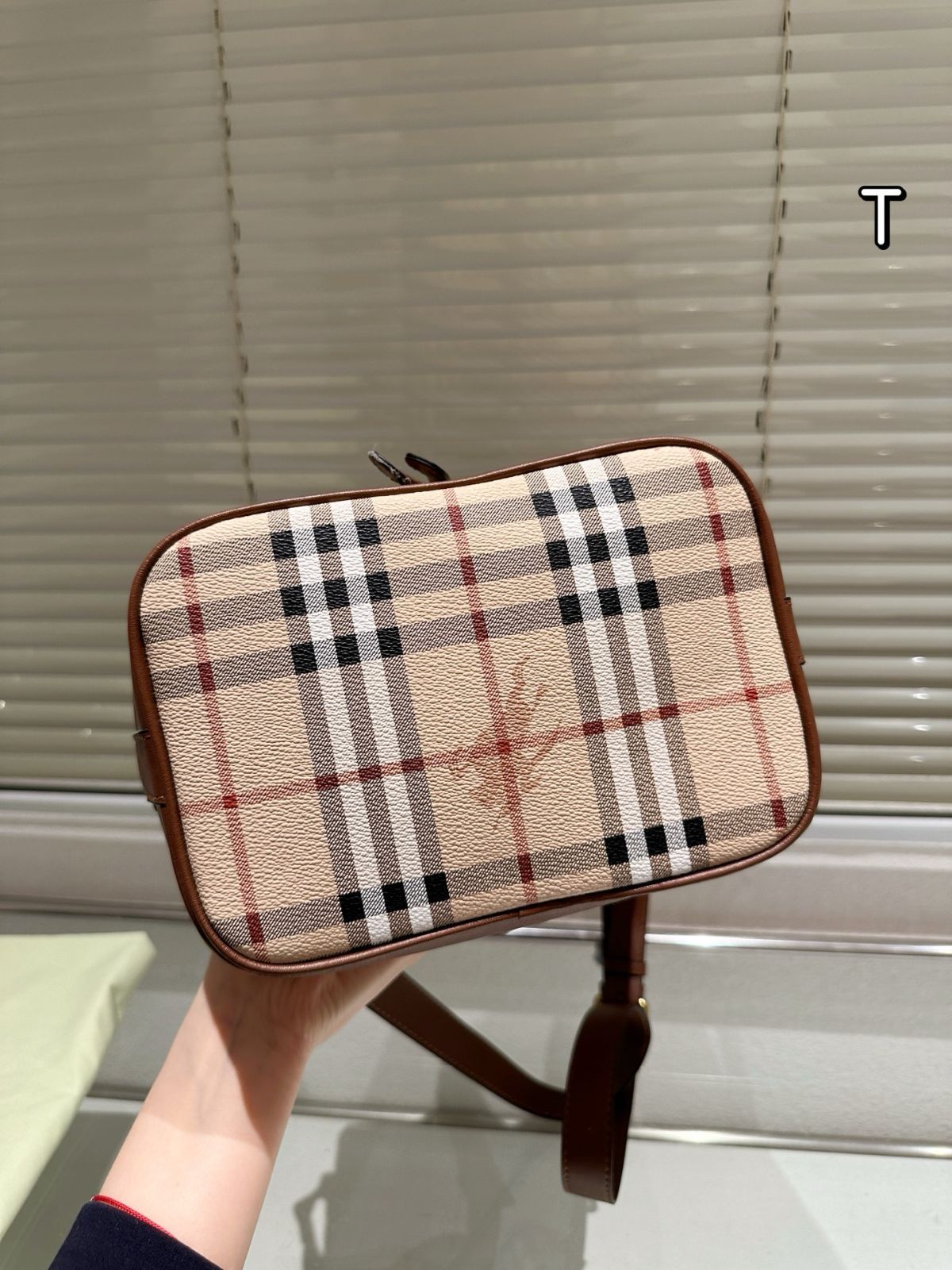 ★関税込み・送料無料★ バーバリー バケットバッグ 今日特価】Burberry New Bucket Bag・バーバリー ニュー
