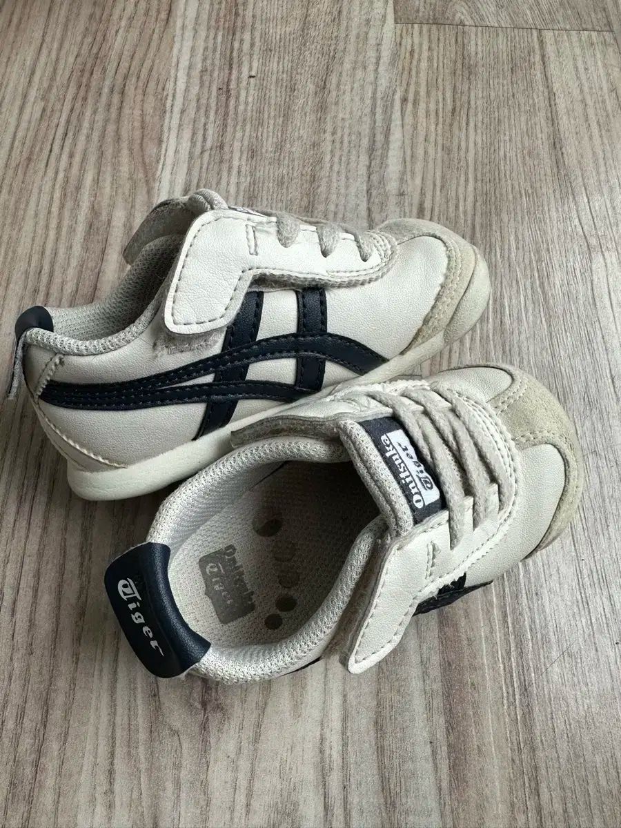 Onitsuka Tiger(オニツカタイガー) 離乳する スニーカー 135