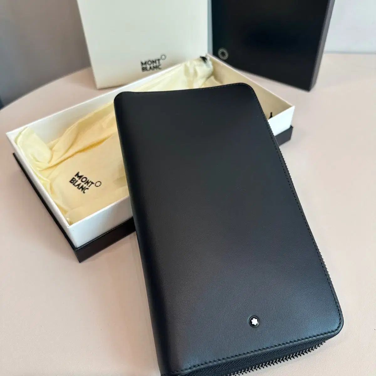 【美品！】モンブラン パスポートケース ブラック MONTBLANC（モンブラン）パスポートケース 黒 【公式通販】