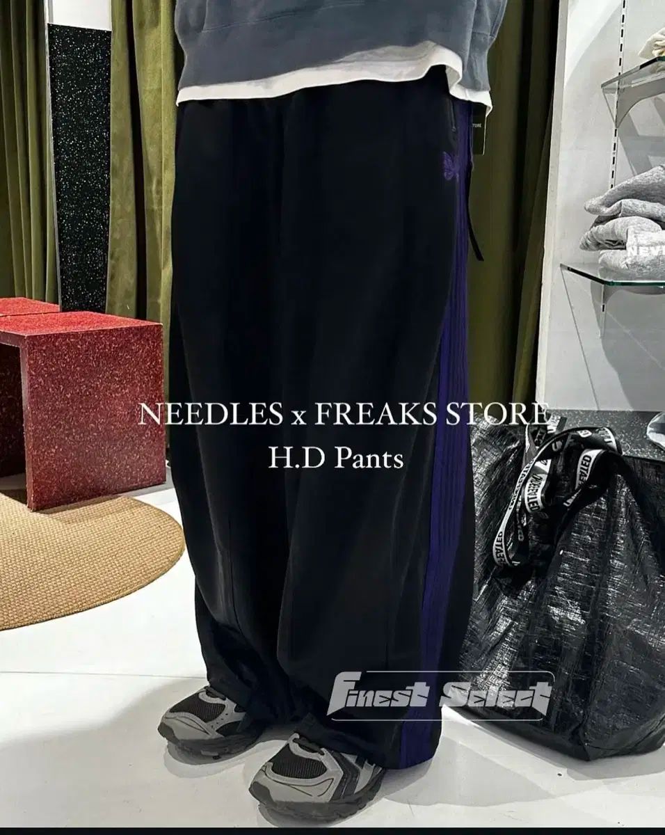 希少 NEEDLES フリークスストア 別注 ナロートラックパンツ 黒/紫 NEEDLES(ニードルズ) FREAK'S STORE(フリークスストア) HD トラック