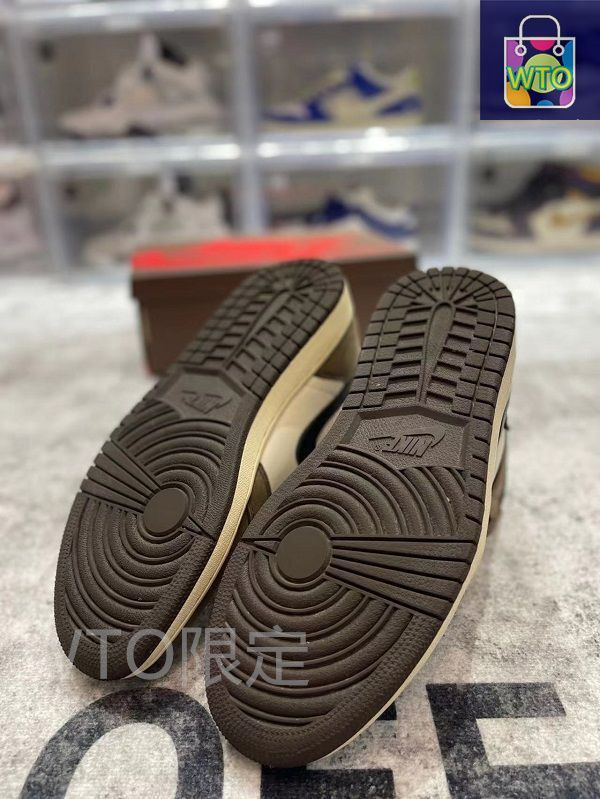 【希少/関税負担一切無/送料無料/コラボ/セール】Travis Scott x 9月28日発売｜Travis Scott x Air Jordan 1 Low OGの定価・