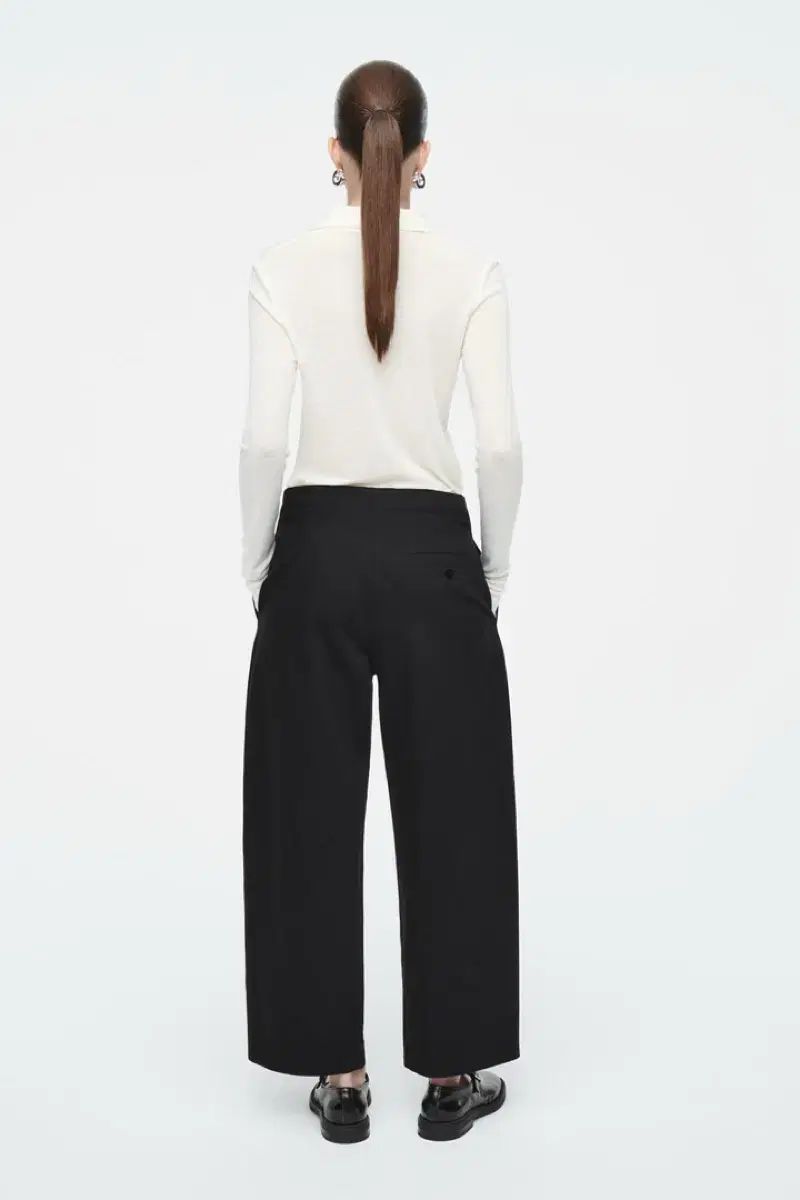 コス COS プリーツ バレル レグ チノ ブラック 36