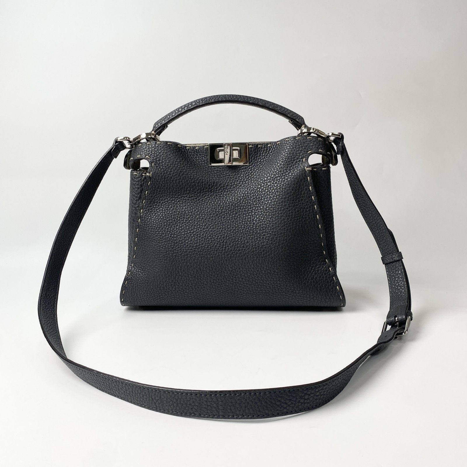 美品 FENDI ミニ ピーカブー エッセンシャリー セレリア 8BN302. 楽天市場】フェンディ FENDI ピーカブー エッセンシャリー