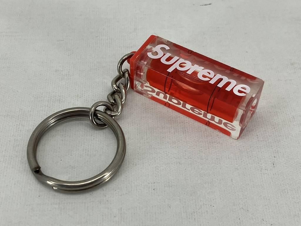 s24t-0719m【中古】Supreme 18AW Level Keychain 水平器 キーホルダー - メルカリ