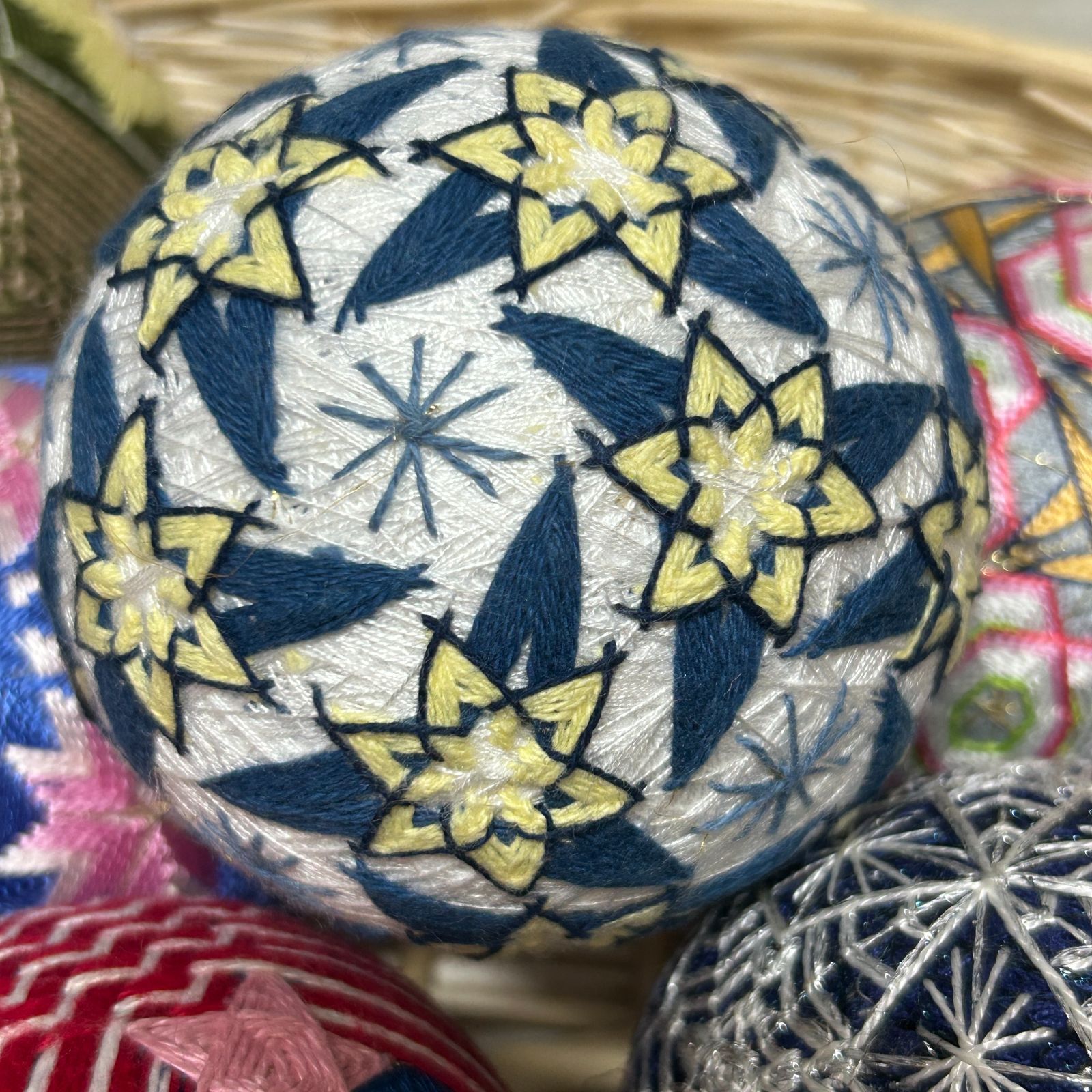 ハンドメイド　手毬　鞠 ハンドメイド 七宝まり 七宝鞠 ちりめん 鞠 まり 手毬 和風 玉