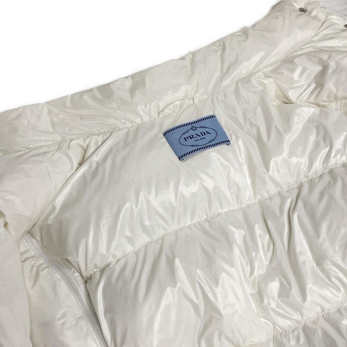 PRADA プラダ 36 ホワイトダウンジャケット トライアングル PRADA - PRADA(プラダ) ダウンジャケット サイズ36 S レディース