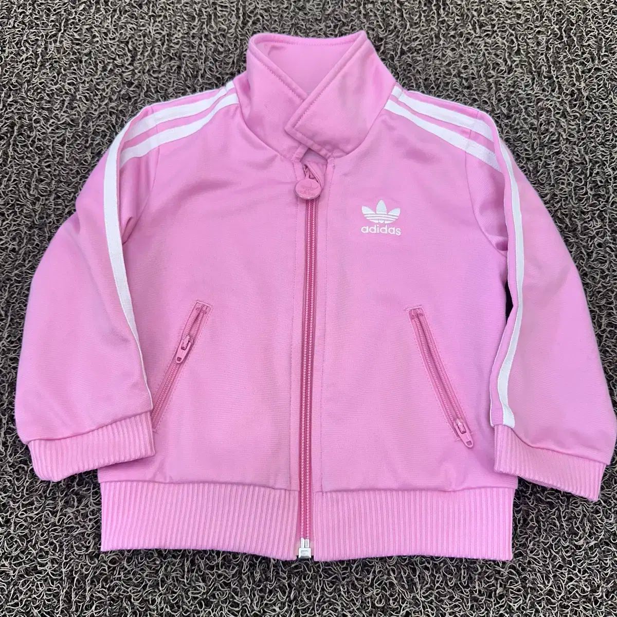 【希少】adidas ハーフジップ ジャージ Lisa 着用 ピンク M 希少】adidas ハーフジップ ジャージ Lisa 着用 ピンク M 希少