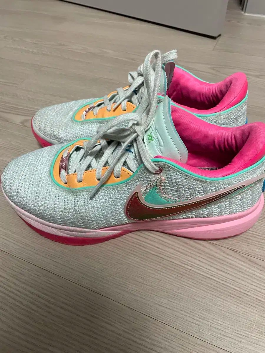 ナイキ レブロン 20 275 バスケシューズ