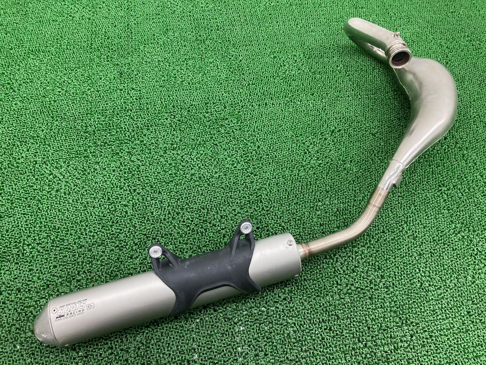 250EXC マフラー 556.05.083.000/548.05.109.000 KTM 純正 中古 VBKGSA202GM252*** 556.05.083.000 548.05.109.000 TPI SIXDAYS