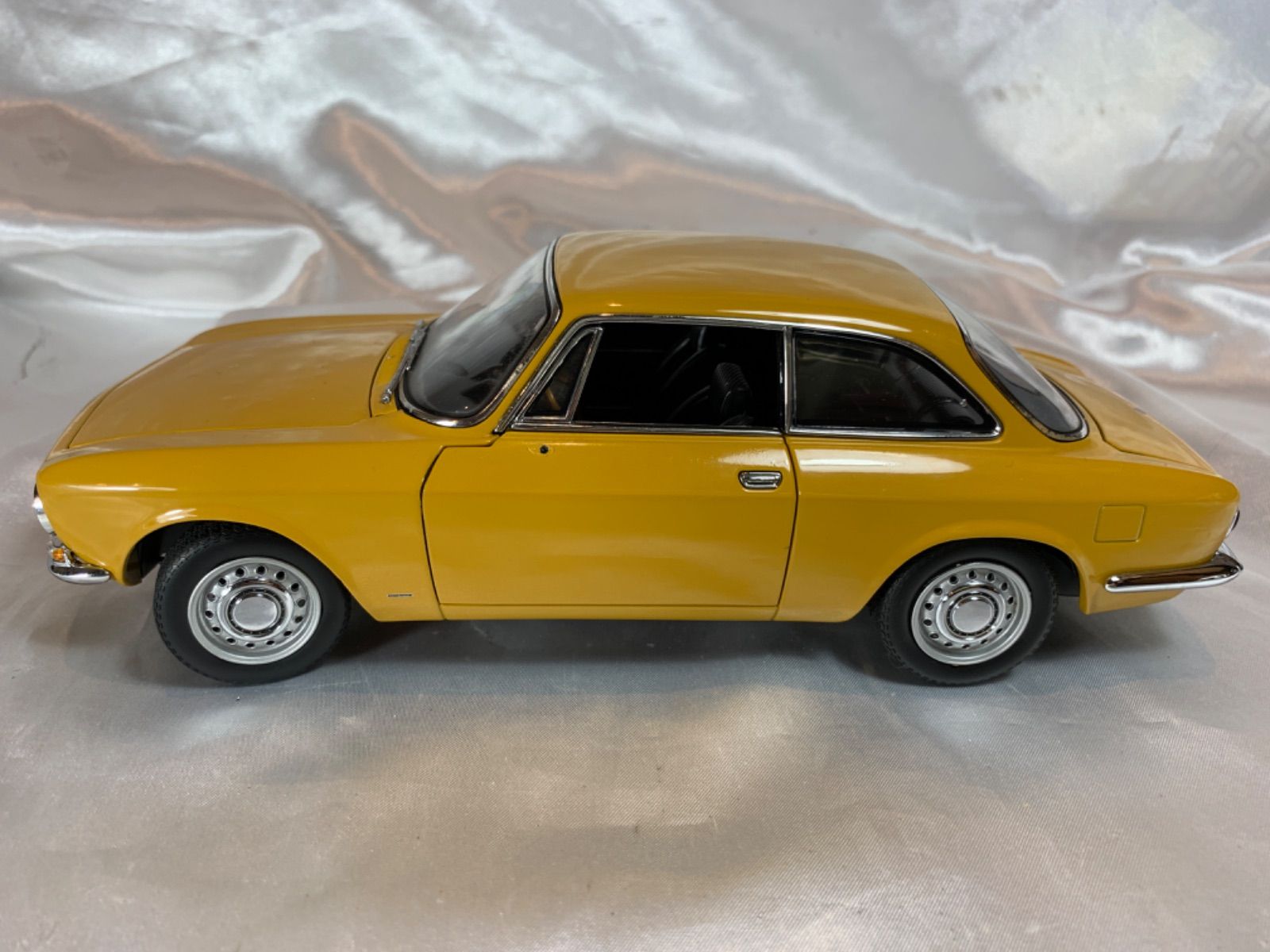 値下げしました☆162.AUTOart Alfa Romeo 1750 1/18 アルファ