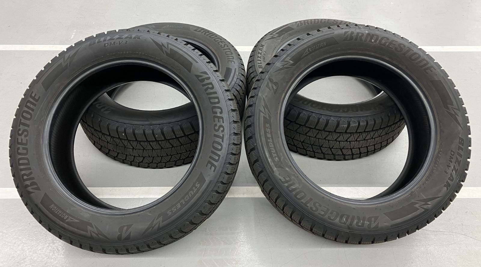 品 1セット スタッドレスタイヤ ブリヂストン ブリザック DM-V3 2025年製 265|55R20 4本セット