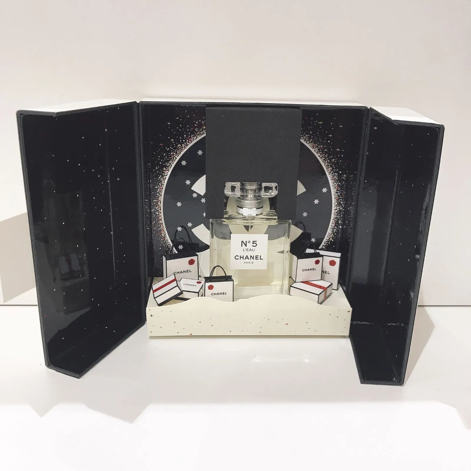 シャネル香水10 N°5 ロー オードゥ トワレット シアターコフレ 100ml 
