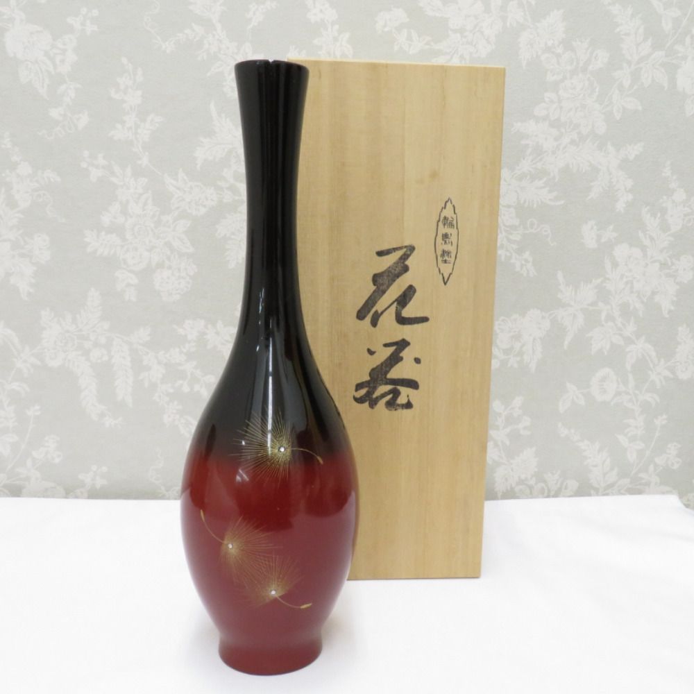 小西啓介作　薄板付 胴張形 飛花沈金 花器 【未使用品】輪島塗 輪島塗 【漆器の通販】漆器の能 - 三段重 飛花 沈金 小西啓介作 6.5寸 花瓶・フラワースタンド