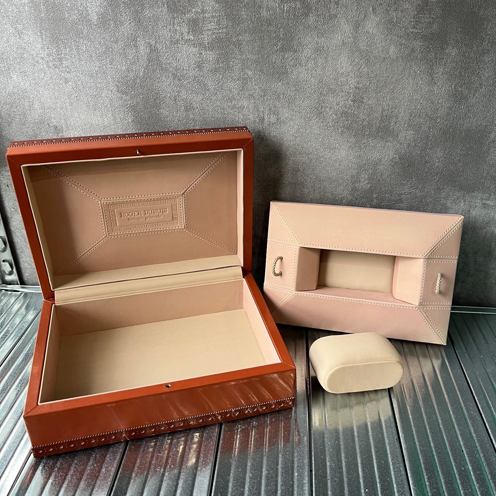【お買得】 DUBUIS ROGER ロジェデュブイ 空箱 メルカリ - BOX 時計ケース ロジェ・デュブイ