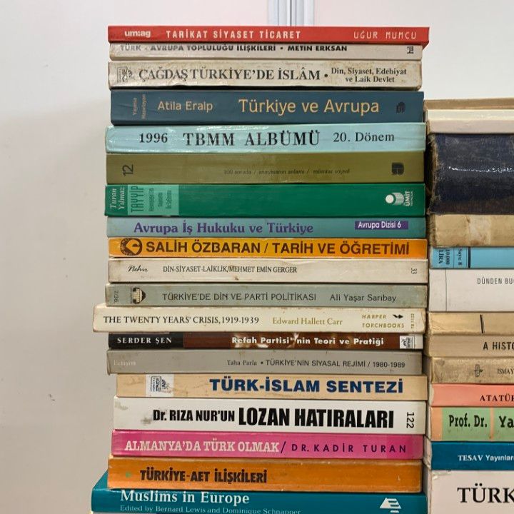 ■02)【同梱不可】トルコの政治学・文化・宗教問題・外交政治などの主にトルコ語洋書 まとめ売り約55冊大量セット/イスラム主義/革命/B □02)【同梱不可】トルコの政治学・文化・宗教問題・外交政治