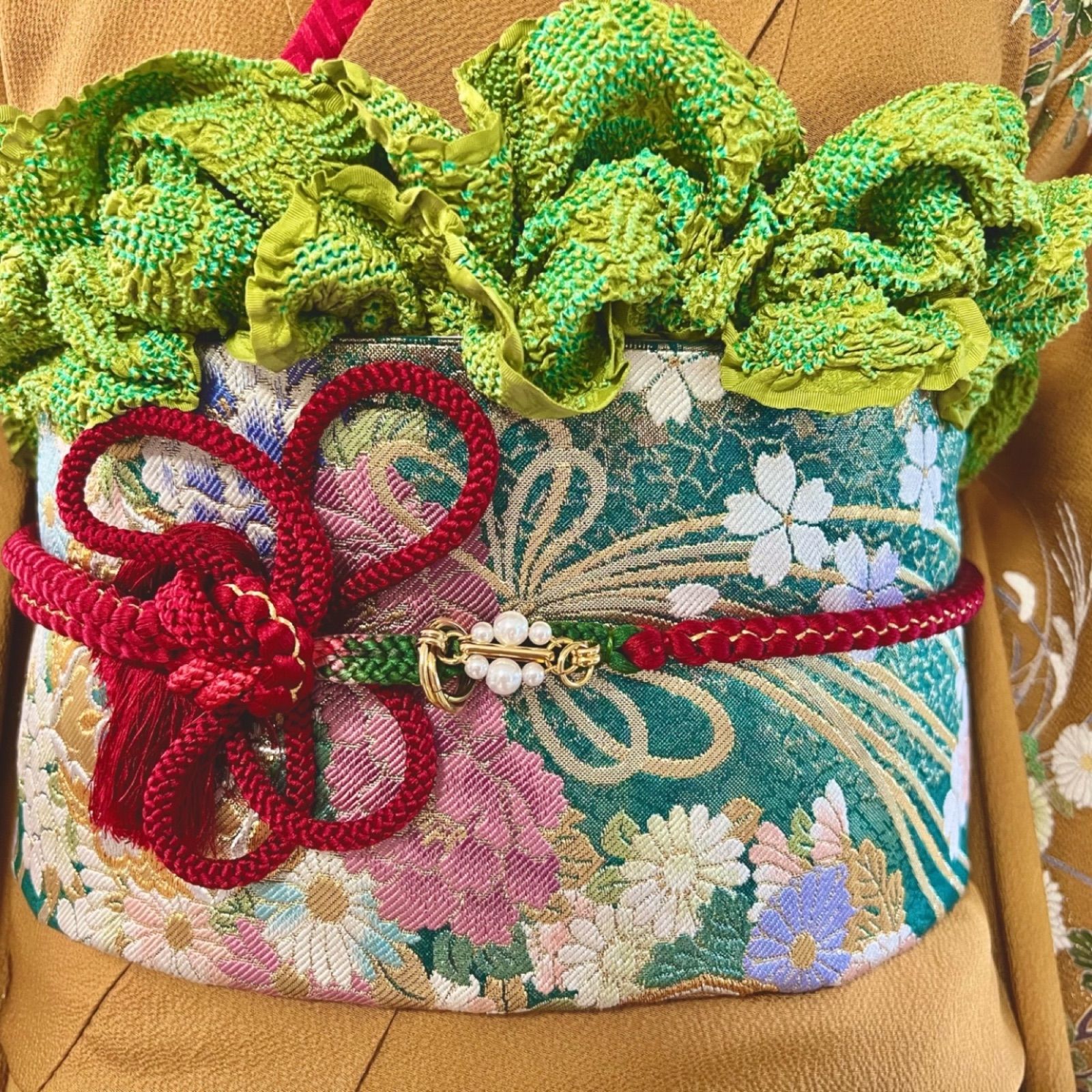 正絹 刺繍振袖 黄土色 牡丹刺繍 美品 蝶 辛子 花柄 からし お