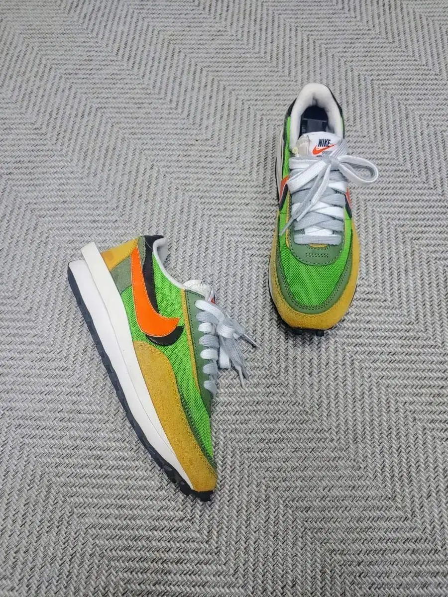 雷市場（ポンジャン）商品韓国直送】正規品 NIKE(ナイキ) x sacai(サカイ) LD ワッフル グリーン マルチ ／ 235 - メルカリ