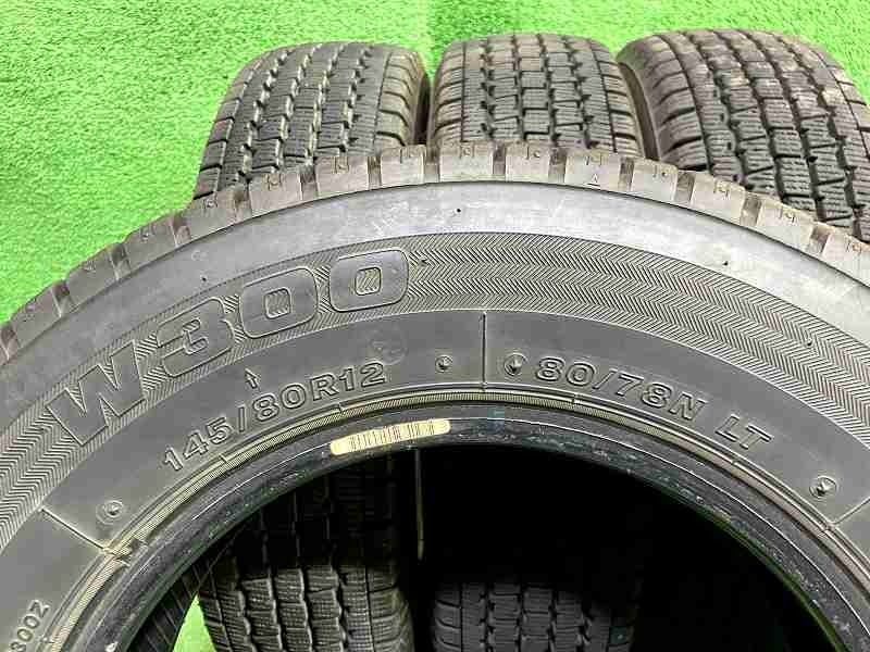 ブリヂストン W300