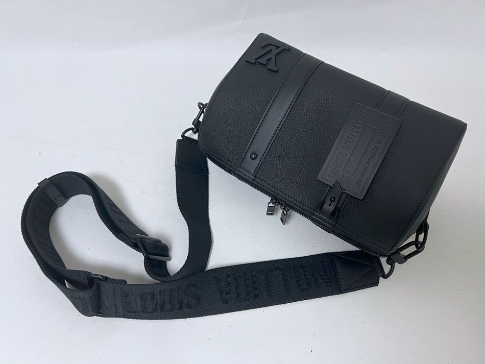 LOUIS VUITTON ルイヴィトン アエログラムレザー シティ・キーポル