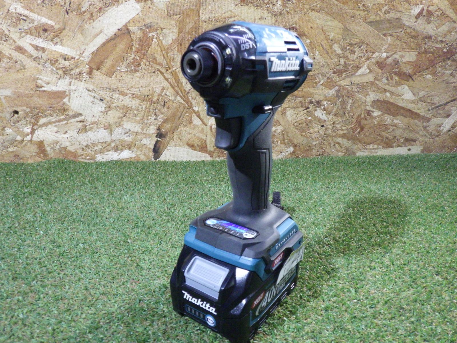 マキタ 40V充電式インパクトドライバ TD002GRDX バッテリ2本 充電器 ケース付 電動工具 動作 済 品