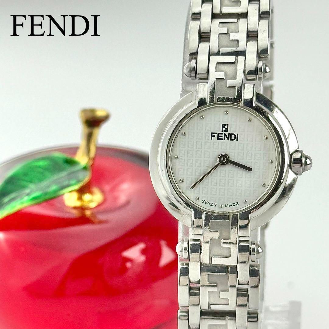 フェンディ ズッカ柄ベルト ラウンド 電池 レディース 腕時計 177