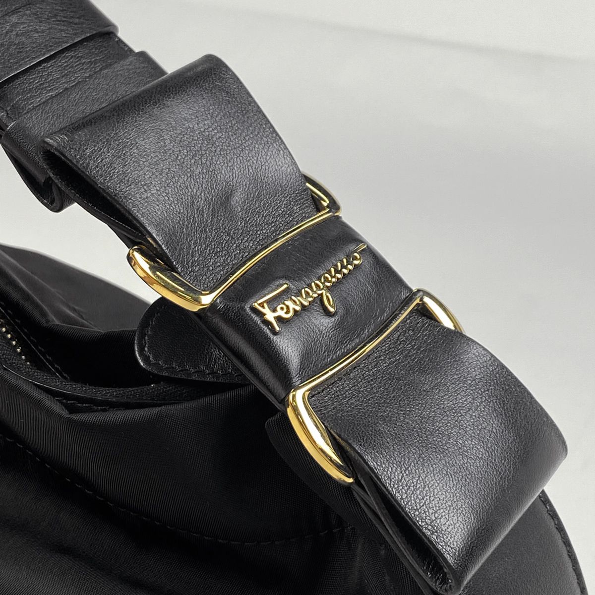 サルヴァトーレフェラガモ Salvatore Ferragamo ヴァラ ショルダー 