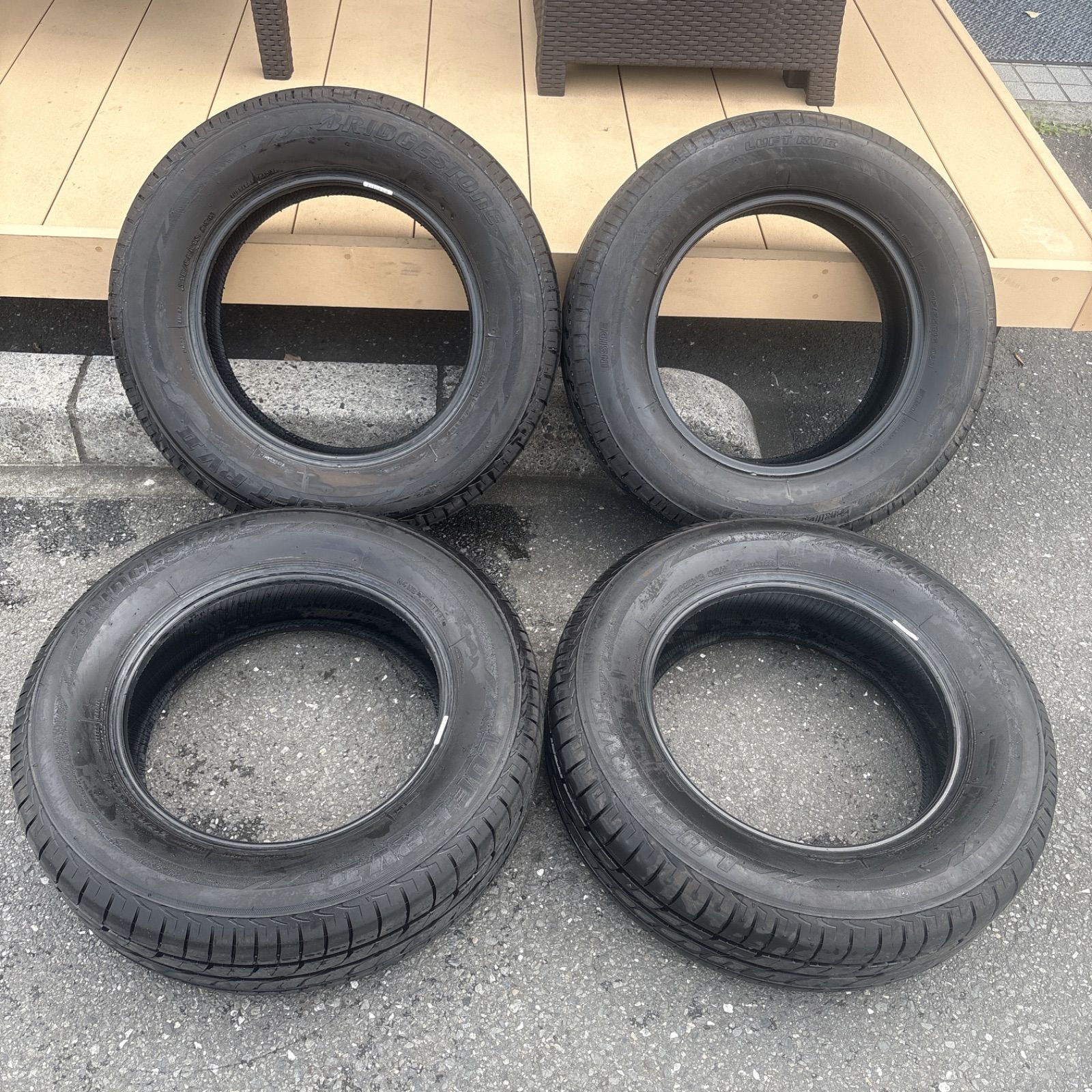 バリ溝 ブリヂストン LUFT RV2 215 65R16