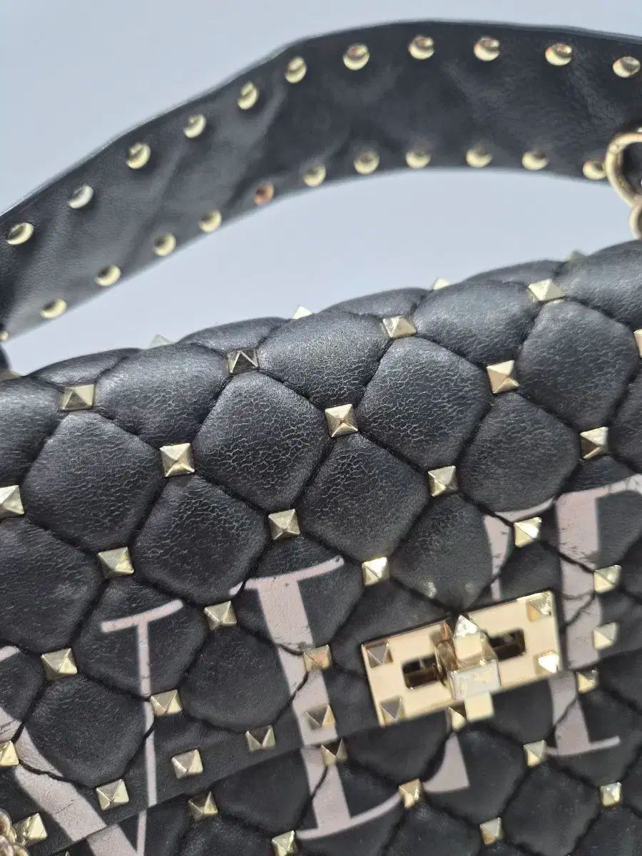 Valentino ヴァレンティノ ロックスタッズ チェーンバッグ ブラック