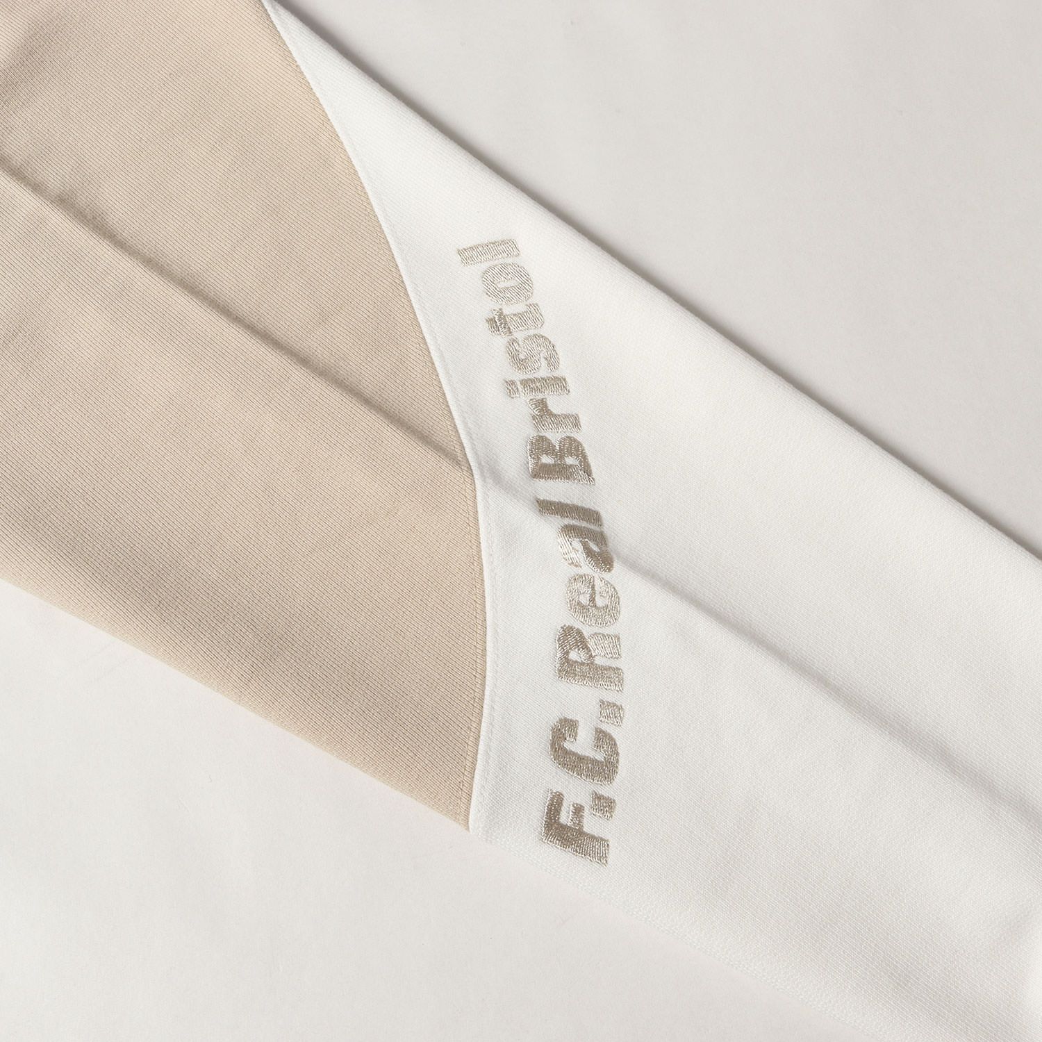 新品m】F.C.Real Bristol エフシーレアルブリストル パーカー サイズ 