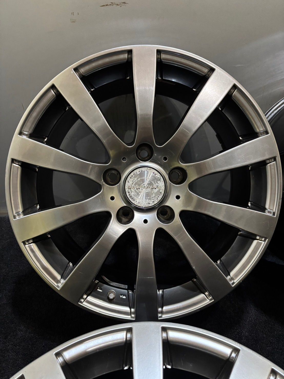 EuroPremium 18インチ 8J 50 130 5H アルミホイール 4本 アウディ Q7 カイエン VW トゥアレグ 空気圧センサー付 1-K270