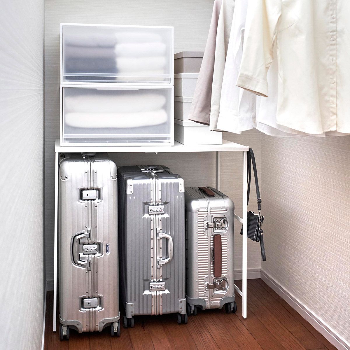 収納ラック 山崎実業 tower タワー 伸縮キャリーケース上ラック ホワイト SPORTUS