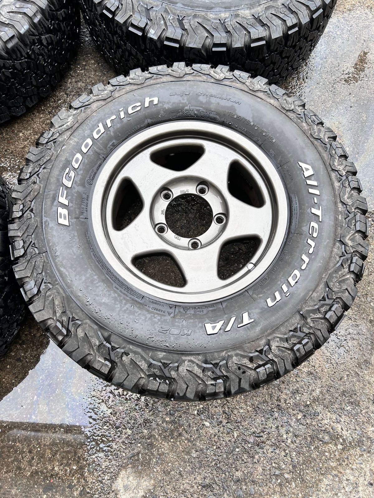 ブラッドレーV　ランクル100　16×9J　285/65R16　グッドリッチ トヨタ