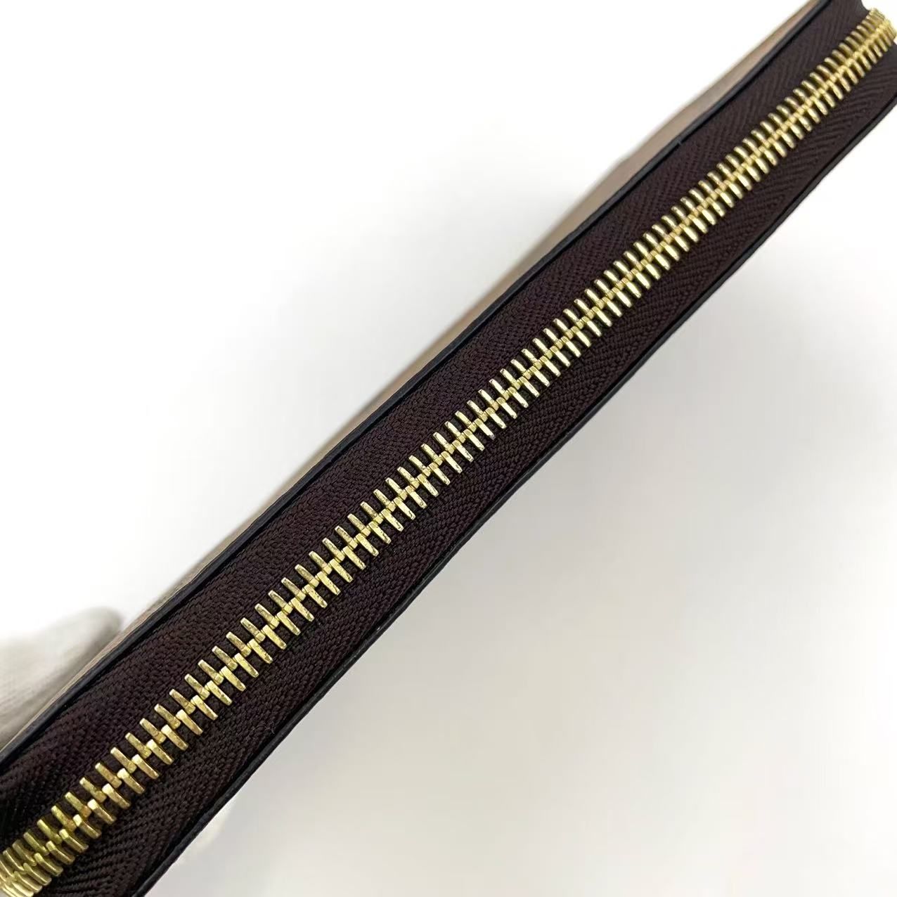 VUITTON ジッピーウォレット