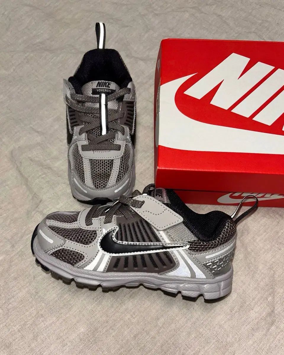 |160 NIKE ナイキ ボメロ 5 カレッジ グレー 韓国 正規品