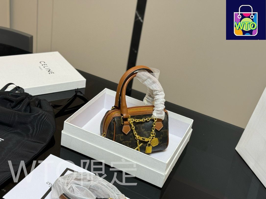【緊急入荷】アウトレットCELINE★稀少ミディアムピローバッグ 今日特価】Celine Pillow Bag セリーヌ ピロー バッグ - メルカリ